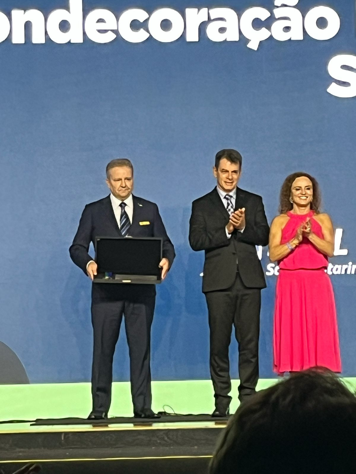 Empresário de Joaçaba recebe em Florianópolis comenda da FCDL/SC