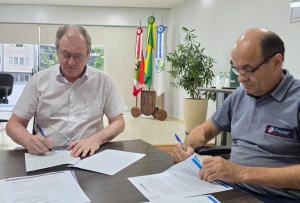 CDL/Joaçaba recebe recursos da prefeitura para melhorias na iluminação do Monumento Frei Bruno