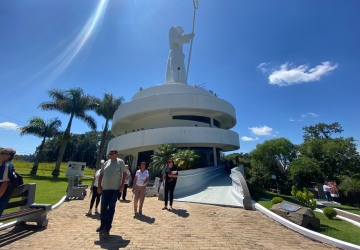 Mais de 500 pessoas visitam o Monumento Frei Bruno no fim de semana, em Joaçaba